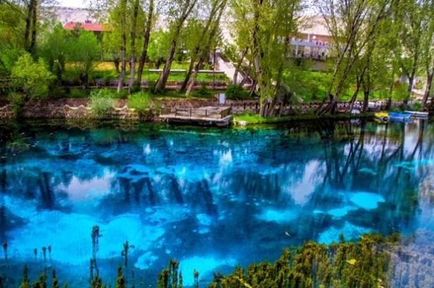 <p>Sivas kent merkezine 147, Gürün ilçe merkezine 10 kilometre uzaklıktaki Gökpınar Gölü, adeta "doğal akvaryum"u andırıyor.</p>

<p> </p>
