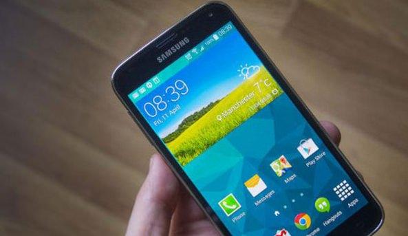 <p>Telefonun test aşamasında kullanılan bu kodlar ile birlikte örneğin Red butonuna tıklayarak ekranı kıpkırmızı yapabiliyorsunuz.</p>
