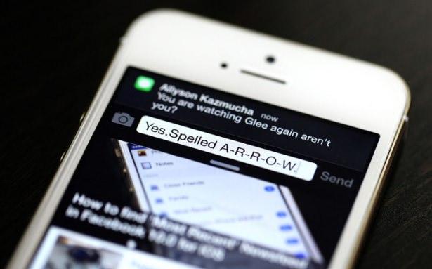 <p><strong>4 – İnteraktif bildirimler</strong></p>

<p>iPhone, iPod ve iPod Touch kullanıcıları, iOS 8 ile bildirimlerini uygulamayı açmadan, bildirim menüsünden yanıtlayabilecek. Bu özellik Android’de o kadar uzun süredir var ki, buna yenilik demeye dilimiz varmıyor.</p>
