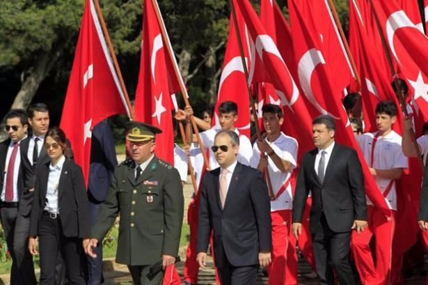 <p>Gençlik ve Spor Bakanı Akif Çağatay Kılıç ve beraberindeki heyet, 19 Mayıs Atatürk'ü Anma, Gençlik ve Spor Bayramı programı kapsamında Anıtkabir'i ziyaret etti.</p>

<p> </p>
