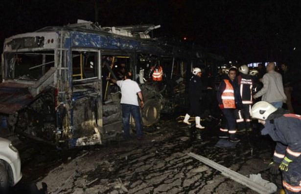 <p>Son haftalarda PKK’nın bomba yüklü 6 araç ile saldırı hazırlığında olduğu istihbaratı ilgili birimlere gönderilmiş ve özellikle Doğu ve Güneydoğu Anadolu kentlerinde bu araçlar aranmaya başlanmıştı.</p>
