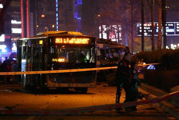 <p>ÖVEÇLER’DE KALDILAR</p>
<p>Ankara Cumhuriyet Başsavcılığı, Kızılay saldırısına ilişkin soruşturmayı derinleştirdi. Savcılık, bombacı Demir’in Ankara’ya 27 Şubat’ta Vahit K. ile birlikte geldiğini belirledi.</p>