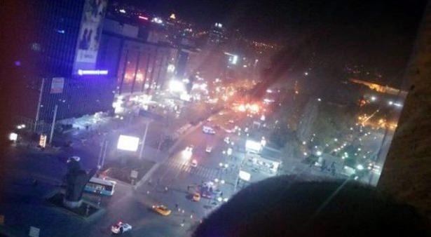 <p>Demir ile Vahit K.’nın, Kızılay’da keşif yaptığı MOBESE kameralarına takıldı. Her iki teröristi, Ankara’da Özgür Ü.’nün karşıladığı ortaya çıkarıldı. Ü.’nün, teröristleri annesi ile birlikte yaşadıkları Öveçler’deki eve götürdüğü öğrenildi.</p>
