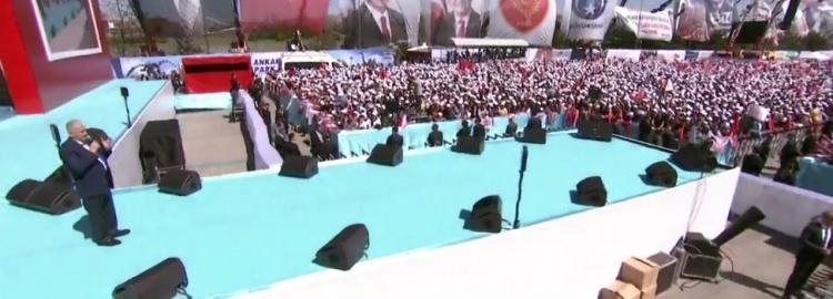 <p>16 Nisan'da yapılacak referanduma 14 gün kala; Cumhurbaşkanı Recep Tayyip Erdoğan ile Başbakan Binali Yıldırım Ankara'da toplu açılış törenine katıldı.</p>
