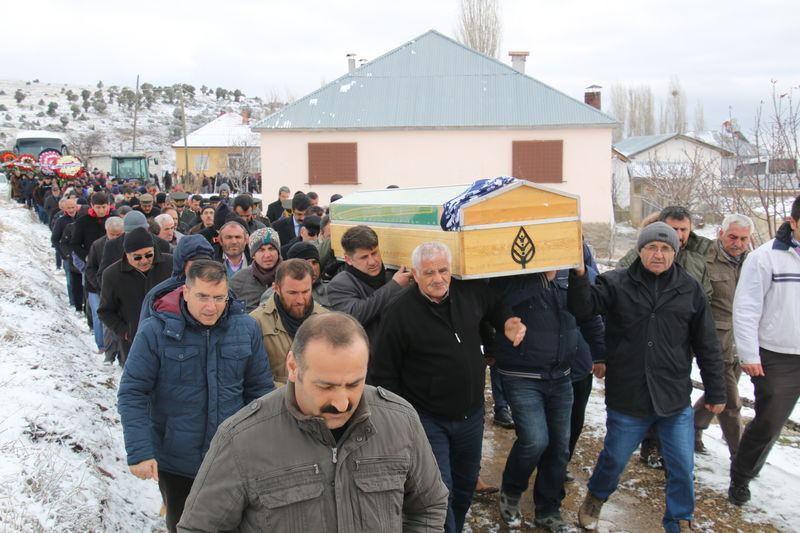 <p>Ankara'daki terör saldırısında hayatını kaybeden 66 yaşındaki Ayşe Bilgilioğlu'nun cenazesi, memleketi Sivas'ın Şarkışla ilçesinde toprağa verildi.</p>
