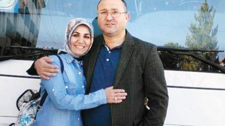 <p><strong>ÖLÜM OTOBÜSÜNE MOLADA BİNMİŞ</strong></p>
<p>Tur grubunun 6 araçla yola çıktığı kaydedildi. Kazada hayatını kaybeden Nazlı Ceylan’ın turu düzenleyenlerden biri olduğu öğrenildi. Ceylan’ın Aydın’da verilen molada diğer midibüsten inerek kaza yapan araca bindiği ifade edildi. Ceylan’ın eşi Murat Ceytlan’ın da minibüsü olduğu ancak tura katılmadığı bildirildi.</p>