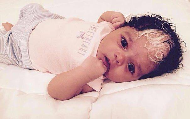 <p>Güney Carolina'da yaşayan Brianna ve minik kızı MilliAnna'nın birebir aynı olan doğum izi, Boredpanda'da derlendi.</p>
