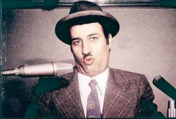 <p>Sanatçının doğum günü dolayısıyla Uluslararası Antalya Film Festivali’nden gelen açıklamada, sinemamızın efsanevi isimlerinden Kemal Sunal’ın aramızdan ayrılışının 15 yılında kendisini anmak üzere sergisine ev sahipliği yapmaktan mutluluk duyduklarını ve bu kendilerine bu konuda her türlü desteği veren eşi Gül Sunal ile çocukları Ezo ve Ali Sunal’a teşekkürlerini belirttiler. </p>
