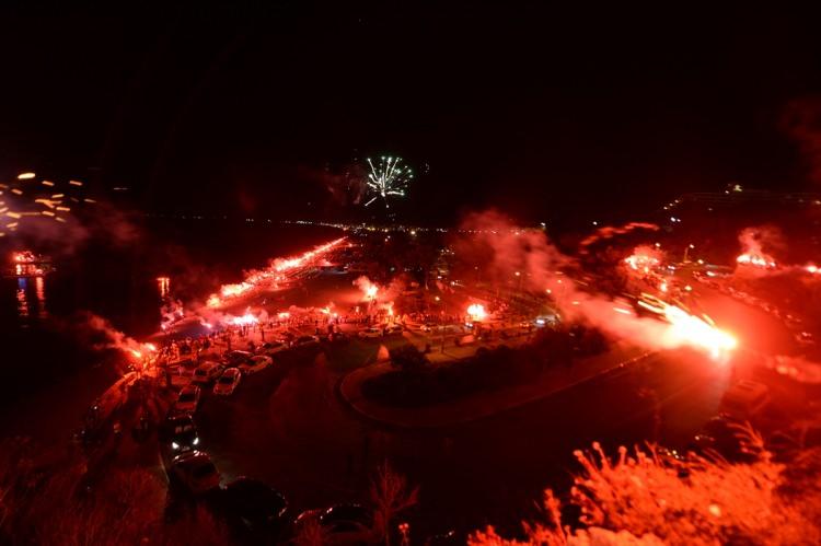<p>Antalyaspor taraftarlarının meşale yakarak kutlamayı planladığı Antalyaspor Günü'nde yangın çıktı.</p>
