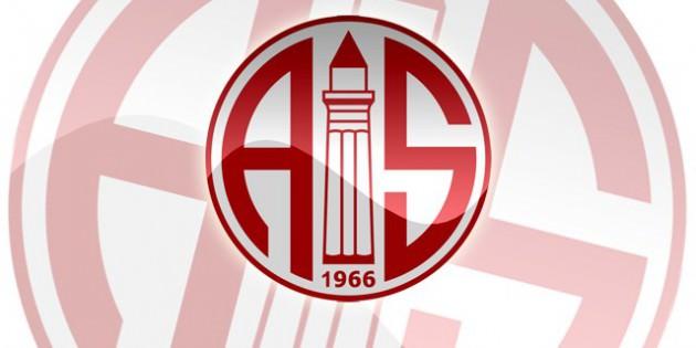<p>Medical Park Antalyaspor Kulübü Başkanı Gültekin Gencer, eski milli futbolcu, spor yazarı Selçuk Yula'nın vefat haberinin Türk futbol camiasına büyük üzüntü yaşattığını söyledi.</p>
<p>Gencer, AA muhabirine yaptığı açıklamada, "Türk futboluna yıllarca emeği geçmiş değerli bir isim aramızdan ayrıldı, Türk futbolunun başı sağolsun. Başarısıyla adından hep söz ettiren Yula, yıllarca attığı gollerle adını unutturmadan bugüne taşıdı. Merhuma Allah'tan rahmet, kederli ailesine, sevenlerine ve başta yıllarca formasını taşıdığı Fenerbahçe Spor Kulübü olmak üzere Türk futbol camiasına başsağlığı dilerim." dedi.<br /><br /><strong>ANTALYASPOR KULÜBÜ </strong></p>