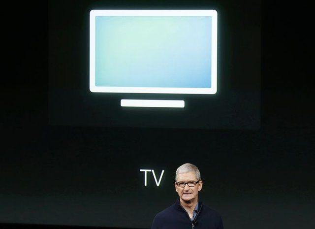 <p>Apple TV içerisinde yeni bir kategori oluşturulduğunu açıklıyor. Bu ketogide Apple TV'de bir kanal ya da bir spor etkinliği akarken kenarda açılan sosyal medya ekranında izleme deneyimini yaşayabileceksiniz. Örneğin, maç sırasında takımlardan bir tanesinin ne yapması gerektiğine yönelik açılan anket ekanlarınıza düşecek.</p>
