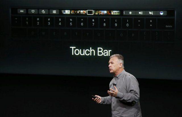 <p>Apple 2 yeni özelliği Touch Bar ve Touch ID'yi tanıttı. Yeni MacBook Pro'ya Yeni Photoshop özellikleri geliyor.</p>
