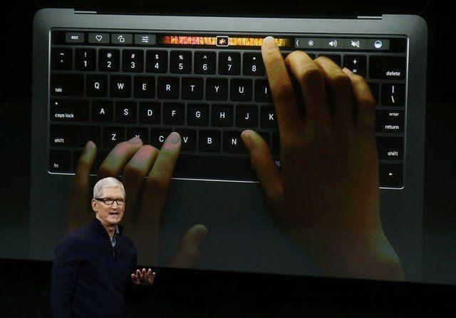 <p>Yeni Macbook Pro, MacOs Sierra işletim sistemi ile birlikte gelecek.</p>
