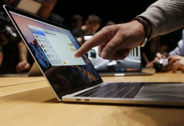 <p>Yeni Macbook Pro'da Intel Core i7 işlemci bulunuyor. Radeon Pro grafik yongası var ve Polaris mimarsını taşıyor.</p>
