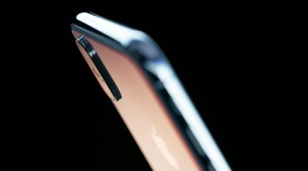 <p>iPhone X'in, geçen yıl eylül ayında piyasaya sunulan iPhone 7 ve 7 Plus'tan iki jenerasyon ileride olduğuna dikkati çeken Dawson, 999 dolarlık fiyat etiketinin bundan kaynaklandığını ifade etti. </p>

<p> </p>
