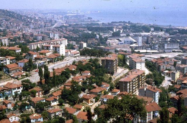 <p><strong>Kırklareli</strong></p>

<p>2015 nüfusu: 346.973 kişi.</p>

<p>2016 nüfusu: 351.684 kişi.</p>

<p>Değişim(%): 1,35</p>
