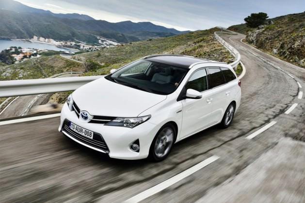 <p>Toyoya Auris Touring Sports - 2013</p>
