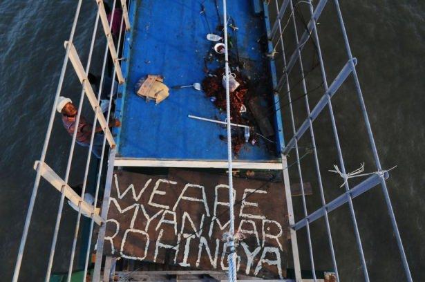 <p>Endonezya ve Malezya, insan ka&ccedil;ak&ccedil;ılarının a&ccedil;ık denizde terk ettiği Arakanlı M&uuml;sl&uuml;manlar ve Bangladeşli g&ouml;&ccedil;menlere bir yıl ge&ccedil;ici barınak sağlayacaklarını a&ccedil;ıkladı.</p>
