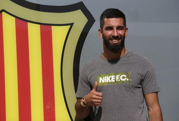 <p>Arda Turan, Barcelona kulüp amblemiyle ilk resmi görüntüsünü verdi.</p>