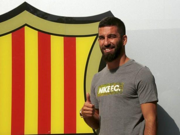 <p>Arda Turan, Barcelona kulüp amblemiyle ilk resmi görüntüsünü verdi.</p>