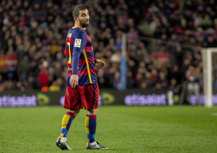 <p>Arda oyların yüzde 41'ini alarak ilk sırada yer bulduğu ankette, Paco Alcacer yüzde 16, Rafinha yüzde 15, Denis Suarez yüzde 14 ve Andre Gomes yüzde 8'de kaldı.</p>