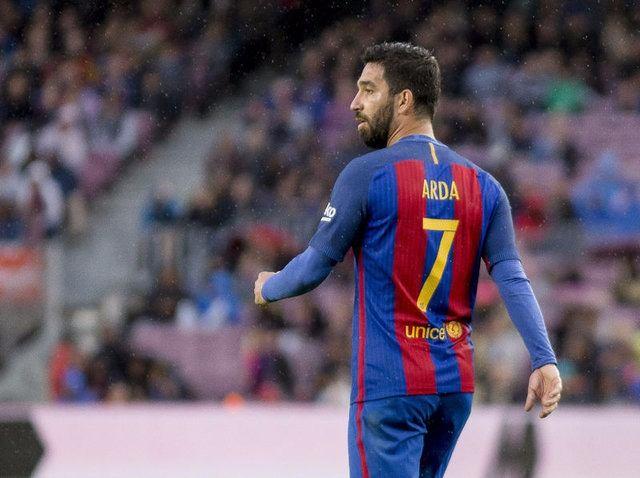 <p>"ARDA BARÇA'DA KALACAK"</p>

<p>Öte yandan, Arda Turan'ın menajeri Ahmet Bulut, transfer iddialarıyla ilişkin olarak, milli oyuncunun Barcelona'da oynamaktan keyif aldığını belirterek, "Arda Barça'da kalacak. Takımında gerçekten çok mutlu." şeklinde görüş belirtmişti.</p>
