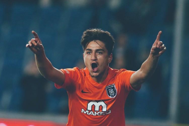 <p>CENGİZ İÇİN Mİ GÖRÜŞTÜ?</p>
<p> </p>
<p>Bu sezon sergilediği futbolla dikkat çeken Cengiz Ünder'in de menajerliğini yapan Ahmet Bulut'un Inter ile genç oyuncu için görüşmüş olabileceği de ifade edildi. </p>
<p> </p>