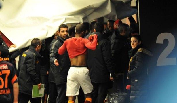 <p>Galatasaray-İstanbul Başakşehir maçının ardından soyunma odası koridorları fena karıştı.</p>