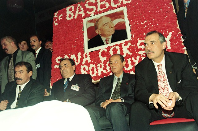 <p><strong>23 Kasım 1997</strong><br />
<br />
Milliyetçi Hareket Partis'inin yapılan 5. kurultayında genel başkanlığa Devlet Bahçeli seçildi.</p>
