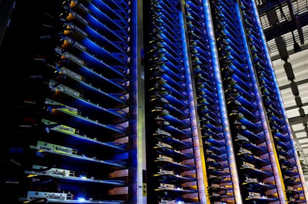 Data merkezleri o kadar büyük ki Google, merkez içinde daha rahat ve hızlı hareket edebilmeleri için çalışanlarına bisiklet dağıtıyor.