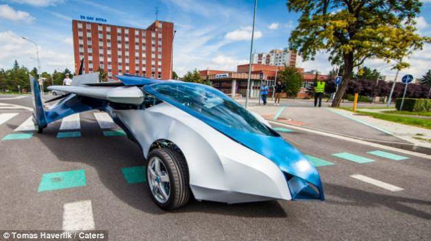 Slovakyalı mühendis Stefan Klein, Aeromobil adını verdiği uçan arabayı üretmeyi başardı. Klein, uçan aracın ıssız yerlerde yaşayan toplumlara yardımcı olmasını umut ediyor.