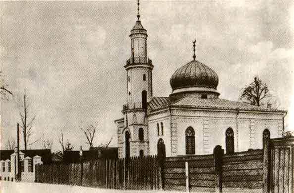 <p><strong>1962'DE YIKILMIŞTI</strong></p>

<p>Büyük kubbeli, yüksek ve çok katlı minaresi ile Minsk Camii, 20. yüzyıl başına ait kartpostallarda Minsk şehrini temsil eden semboller arasında yer almaktaydı. </p>
