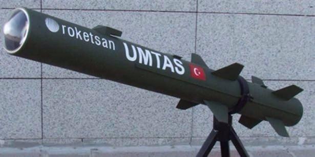 <p><strong>UMTAS FÜZE</strong></p>
<p>UMTAS, (Uzun Menzilli Tanksavar Sistemi), Türkiye'nin savunma sanayii firmalarından Roketsan'ın geliştirdiği bir tanksavar füze sistemi. 8 kilometre menzile kadar etkili atış yapabilen UMTAS, ateşle ve unut sistemini kullanmakta.</p>