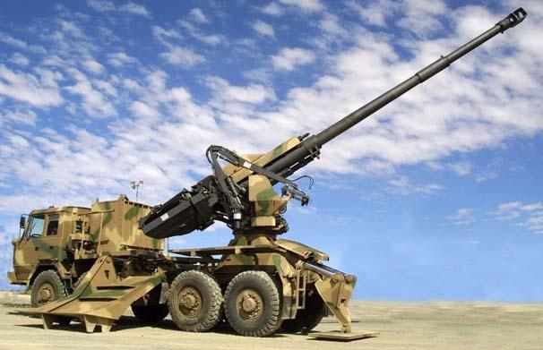 <p><strong>40 KİLOMETRE MENZİLİ VAR</strong></p>

<p>Birçok görevde etkin olarak kullanılan obüs araçla çekilebildiği gibi üzerindeki güç grubu sayesinde çekici olmaksızın da hareket edebilin hızla mevzilenebilen ve kısa sürede atışa hazırlanabilen Panter, 40 kilometre menzile sahip.</p>
