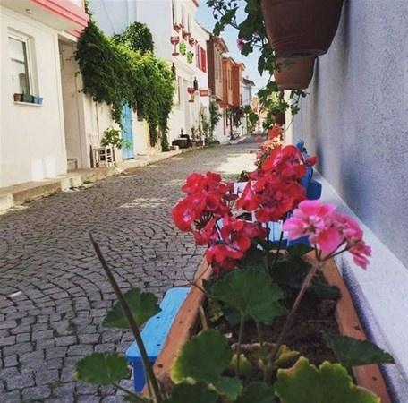 <p>Hatta durum öyle bir hal almış ki ziyaretçilerin Demirer’in kapısını çalıp fotoğraf çektirmek istediği öğrenildi.</p>
