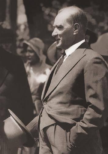 <p>Yüzünde zayıflıkların ve sıradanlığın hakim olduğumu dönemimizde, çok iyi gelen olgunlaşmış, konsantre olmuş bir enerji, gerilmiş bir güç var.</p>