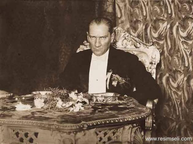 <p>Türk ve diğer bilinen temel yönetim biçimlerini akıl dolu şekilde analiz ettikten sonra Atatürk şu sonucu çıkarıyor:</p>