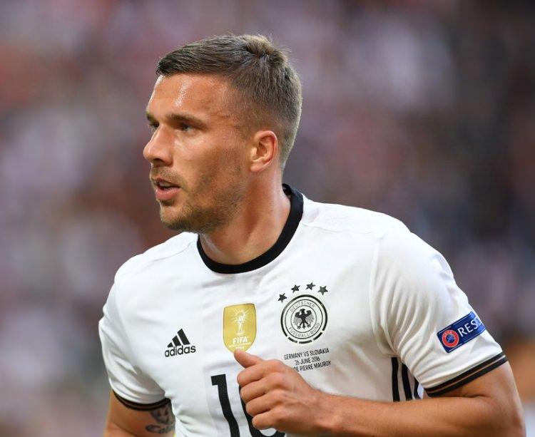 <p>Lukas Podolski: Terörü lanetliyoruz. Bugünkü hain saldırıda hayatını kaybedenlerin yakınlarına sabır ve yaralılara acil şifa dilerim.</p>