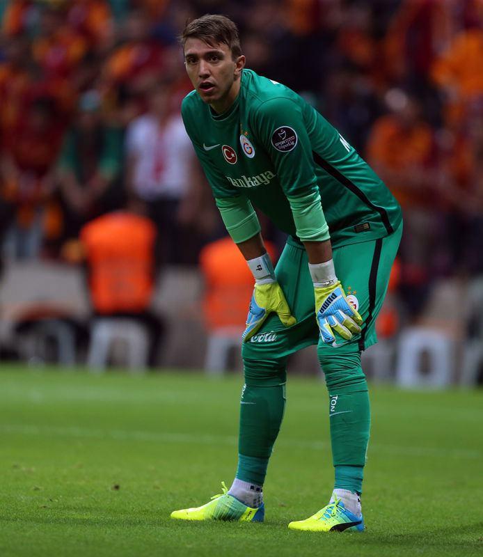 <p>Muslera: Yeter artık!! Birilerinin birşeyler yapması lazım..Böyle güzel bir ülkede bunun olmaması lazım.</p>