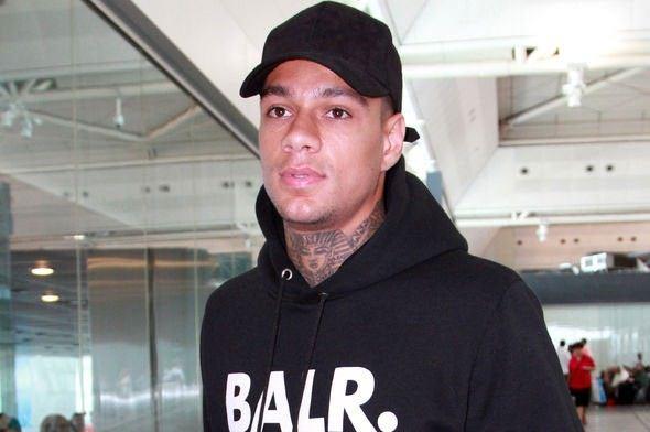 <p>Fenerbahçe'ye transferi gündemde olan Gregory van der Wiel saldırı sonrası "Istanbul :(" şeklinde paylaşım yaptı.</p>