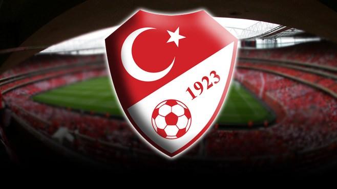 <p>T&uuml;rkiye Futbol Federasyonu (TFF), "İstanbul Atat&uuml;rk Havalimanı'nda yapılan kalleş ter&ouml;r saldırısı sonucu en az 10 vatandaşımızın hayatını kaybettiğini ve pek &ccedil;ok yaralı olduğunu derin bir &uuml;z&uuml;nt&uuml; ve endişeyle &ouml;ğrenmiş bulunuyoruz. T&uuml;rkiye Futbol Federasyonu olarak bu insanlık dışı saldırıda hayatını kaybeden t&uuml;m vatandaşlarımıza Allah'tan rahmet, geride kalan yakınları, sevenleri ve milletimize sabır dileriz." ifadelerine yer verildi.</p>
