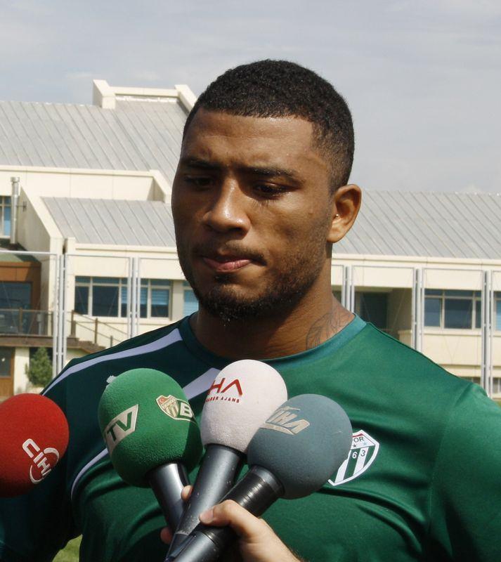 <p>Colin Kazım Richards: İslamiyeti bu şekilde g&ouml;steren, bu kalpsiz insanlara karşı dik durup hep birlikte savaşmamız lazım!!!!</p>
