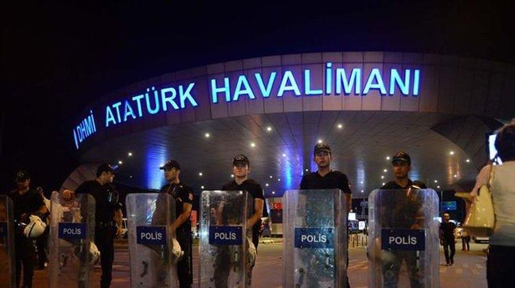 <p>İstanbul Atatürk Havalimanı'nda gerçekleşen terör saldırısına dünyadan tepkiler geldi. </p>
