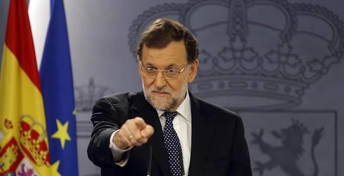 <p>İspanya Başbakanı Mariano Rajoy, Atatürk Havalimanı'ndaki patlamaya ilişkin Twitter hesabından yaptığı açıklamada "İstanbul havaalanındaki korkunç saldırıyı kınıyorum ve reddediyorum. Birlik olduğumuz sürece barbarlık baskın gelemeyecek." değerlendirmesinde bulundu.</p>
