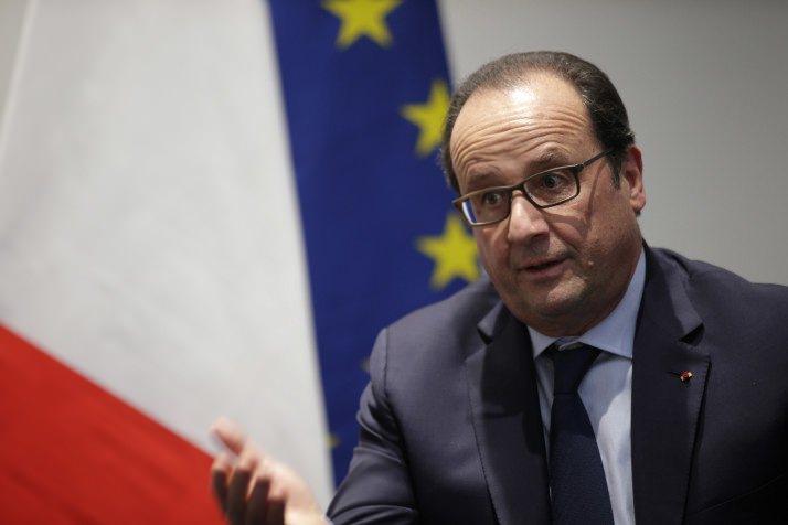 <p>Fransa Cumhurbaşkanı François Hollande, Atatürk Havalimanı'ndaki terör saldırısını şiddetle kınadığını belirterek, "Bu menfur saldırıyı şiddetle kınıyorum. Türkiye'de ard arda düzenlenen saldırılar ülkedeki durumu daha da zorlaştırıyor." ifadelerini kullandı.</p>

<p> </p>
