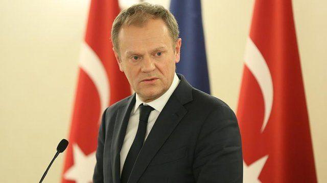 <p>AB Konseyi Başkanı Donald Tusk, AB Liderler Zirvesi'nin bitiminde düzenlendiği basın toplantısının başlangıcında terör saldırısına değindi. Tusk, "Her şeyden önce bugün İstanbul Atatürk Havalimanı'ndaki saldırıda hayatını kaybedenlerin ailelerine başsağlığı dilemek istiyorum. Böyle zamanlarda bir arada olmalıyız." diye konuştu.</p>

<p> </p>
