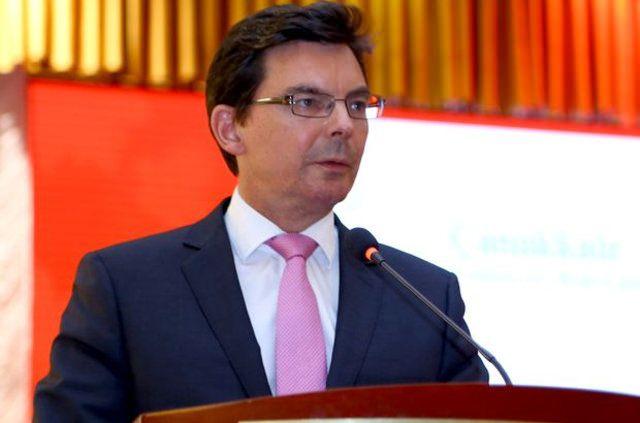 <p>Avustralya'nın Ankara Büyükelçisi Larsen de Twitter'dan paylaştığı mesajında, "İstanbul'da korkunç bir terör saldırısı. Avustralya'nın düşünceleri ve duaları saldırıdan etkilenenlerle birliktedir." ifadesine yer verdi.</p>
<p> </p>