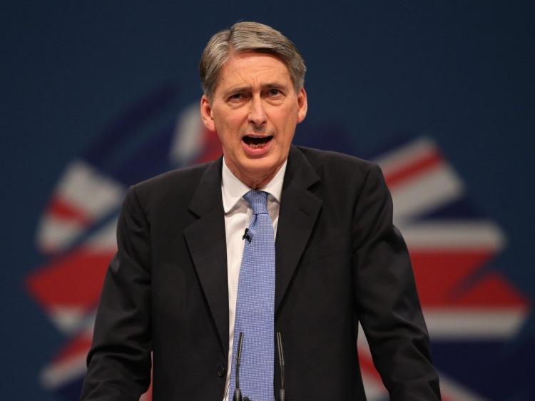<p><strong>Dışişleri Bakanı Philip Hammond:</strong> İstanbul’daki saldırılardan dolayı dehşete düştüm. Düşüncelerim patlamada hayatını kaybeden ve etkilenenlerle. Yardıma hazırız.</p>
