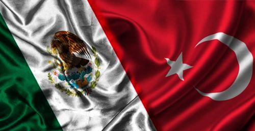 <p>Meksika ise tepkisini en farklı gösteren ülke oldu. Başkent Mexico City'deki Dışişleri Bakanlığı binası, Türkiye bayrağının renklerine büründü. </p>

