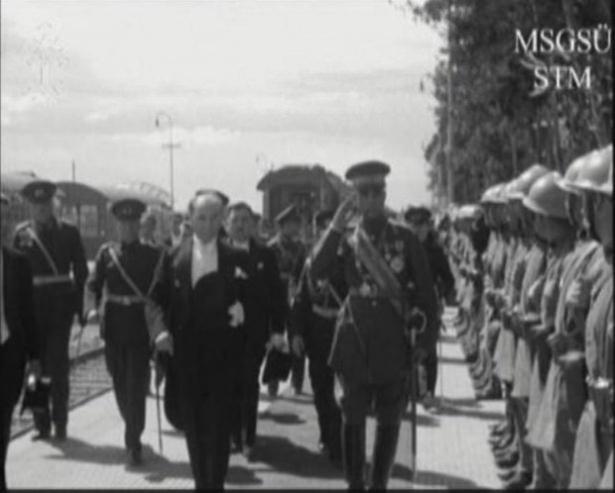 <p>Tadilatı tamamlanan 600 bin belge filmden bir bölümü de Türkiye Cumhuriyeti'nin kurucusu Mustafa Kemal Atatürk'e ait.</p>

<p> </p>
